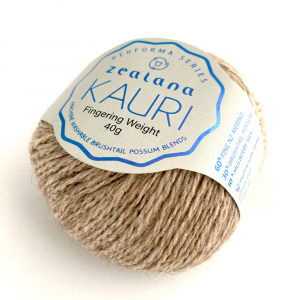 Пряжа  Zealana Kauri Fingering цвет K01 Natural (новозеландский меринос 60 %,пух поссума 30 %,тутовы